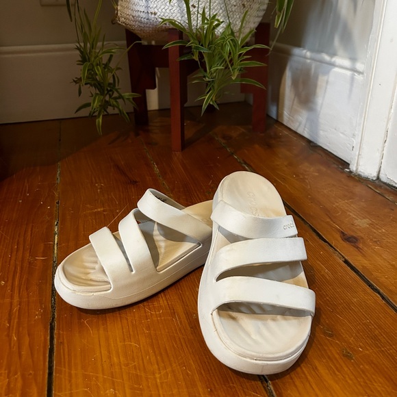 CROCS Shoes - CROCS Women’s Cream Strappy Slide Sandals